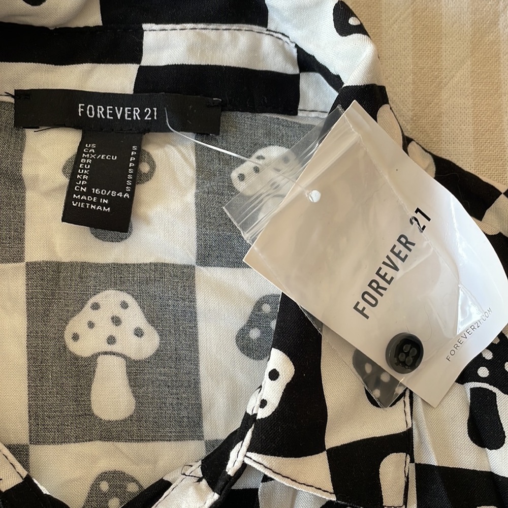 TAGS STILL ON! Forever21 Funky Button Up Top! - Picture 5 of 6